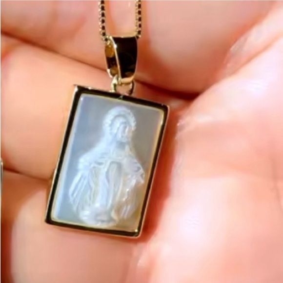 “Our Lady of Grace” Virgin de Guadelupe Mary Mother of Pearl Carved 18K Necklace - Picture 11 of 16